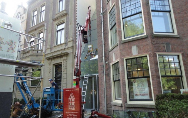 Plaatsen glas Douane en belastingmuseum te Rotterdam